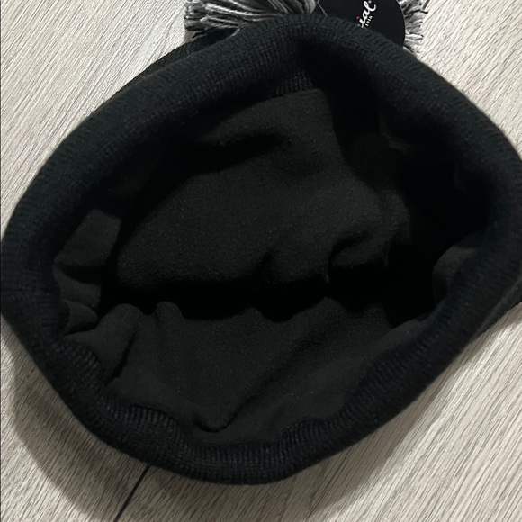 Black and White Kings Beanie with Pom toque - Picture 8 of 8
